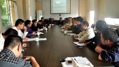 吳彩洪董事長等到永春分公司征求民主生活會職工意見與建議。（陳宏金）[2].jpg