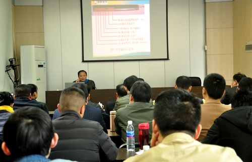 陳宏金：公司市場部在永春分公司舉行銷售人員內(nèi)外編碼一體化雷管培訓(xùn)會。[2].jpg