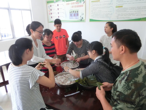 陳志雄：永安分公司團(tuán)委開展“慶端午、齊包粽”主題活動(dòng)2.jpg
