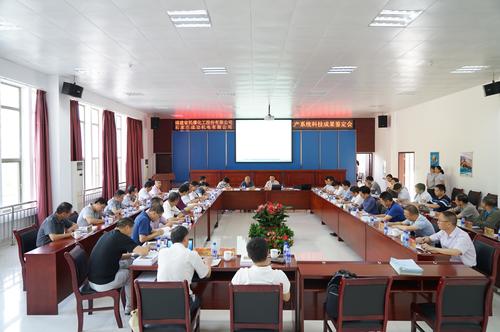 海峽科化龍巖分公司“SGR-FL型乳化炸藥生產(chǎn)系統(tǒng)”順利通過(guò)國(guó)家工信部科技成果鑒定。圖為鑒定會(huì)現(xiàn)場(chǎng)。鄧義楨攝.jpg
