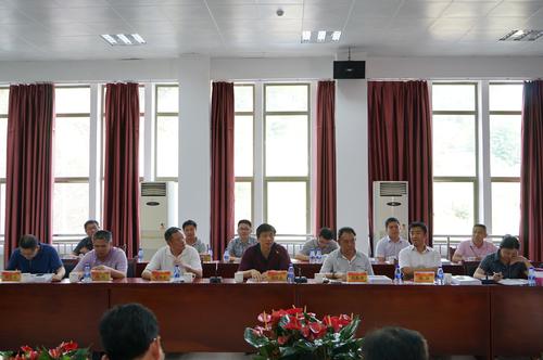 海峽科化龍巖分公司“SGR-FL型乳化炸藥生產(chǎn)系統(tǒng)”順利通過(guò)國(guó)家工信部科技成果鑒定。圖為工信部李維嘉巡視員對(duì)本次鑒定會(huì)進(jìn)行總結(jié)。鄧義楨 攝.jpg