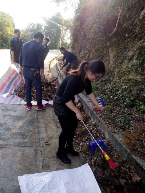 劉敏：永春分公司黨委組織全體黨員清理防洪溝。.jpg