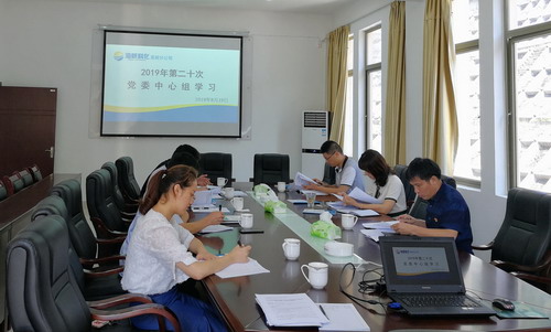 鐘林琳：龍巖分公司黨委認(rèn)真學(xué)習(xí)《習(xí)近平在寧德》《習(xí)近平在廈門(mén)》等采訪(fǎng)實(shí)錄_調(diào)整大小.jpg