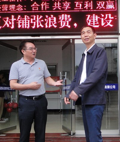 永安雙華鄧焱珍：三明市政協(xié)副主席、永安市委書記蔣先東一行蒞臨雙華公司檢查現(xiàn)�?.jpg