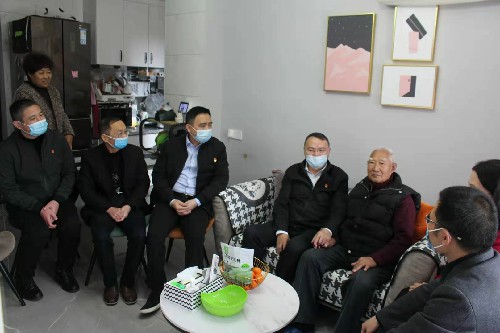 永安分公司l賴寶祿：省機(jī)電控股公司黨委委員、副總經(jīng)理陳伯煒到永安分公司走訪慰問離休干部和困難職�?(2)~1.jpg