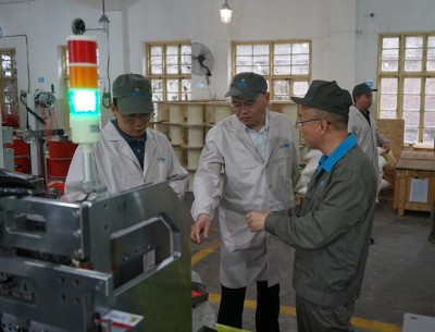 格式工廠烽林林美玲：省機(jī)電控股公司黨委委員、副總經(jīng)理陳伯煒一行到海峽科化烽林分公司開(kāi)展“科技創(chuàng)新及科技人才”課題調(diào)�?.jpg