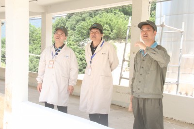 格式工廠福安胡廷淦：圖為何浦寨到生產現(xiàn)場實地調研 (2).jpg