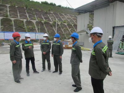 格式工廠民化建設 謝宜芳 海峽科化公司黨委委員、副總經(jīng)理徐德安帶隊到民化建設公司開展民法典宣傳月“爆破風險防范”專項法律調研及宣...jpg