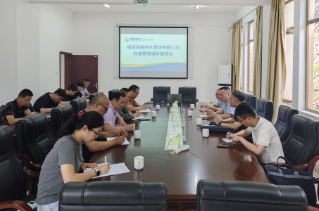 格式工廠龍巖分公司+林嘉豪+海峽科化公司黨委委員、副總經(jīng)理徐德安到龍巖分公司開展民法典宣傳月蹲點式指導服務.jpg